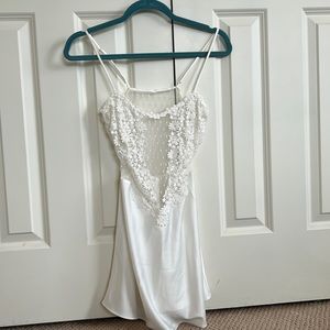 Showstopper Chemise. Size small. Tag ripped out for photos. Worn for 2 hours.